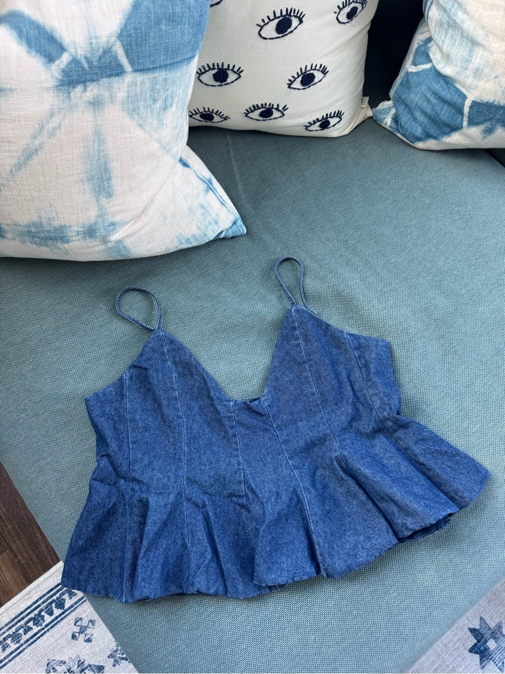 NWOT stitch + feather peplum tank